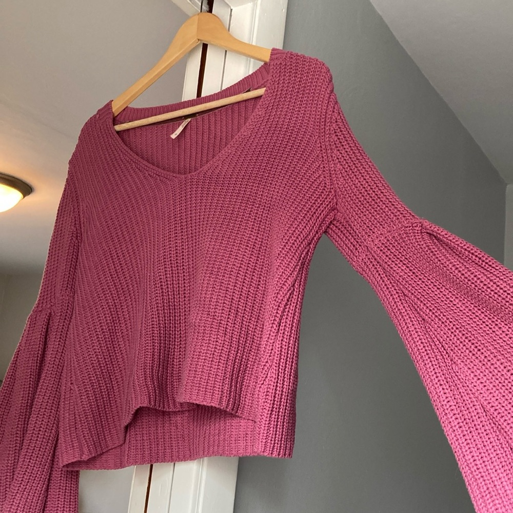 Free People cropped lavender mauve bell sleeve sweater (women small)